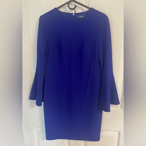Lauren Ralph Lauren Women Blue Stretch
Crew-Neck Bell-Sleeve Cocktail Dress